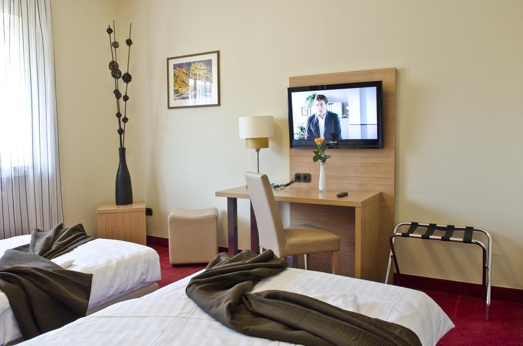 Hotel Paffhausen Wirges Bagian luar foto